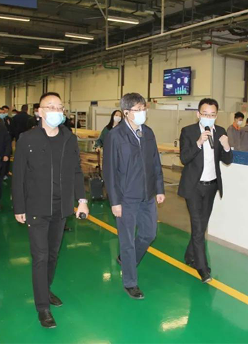 省委常委、市委书记王兆力一行莅临w66平台窗业指导调研